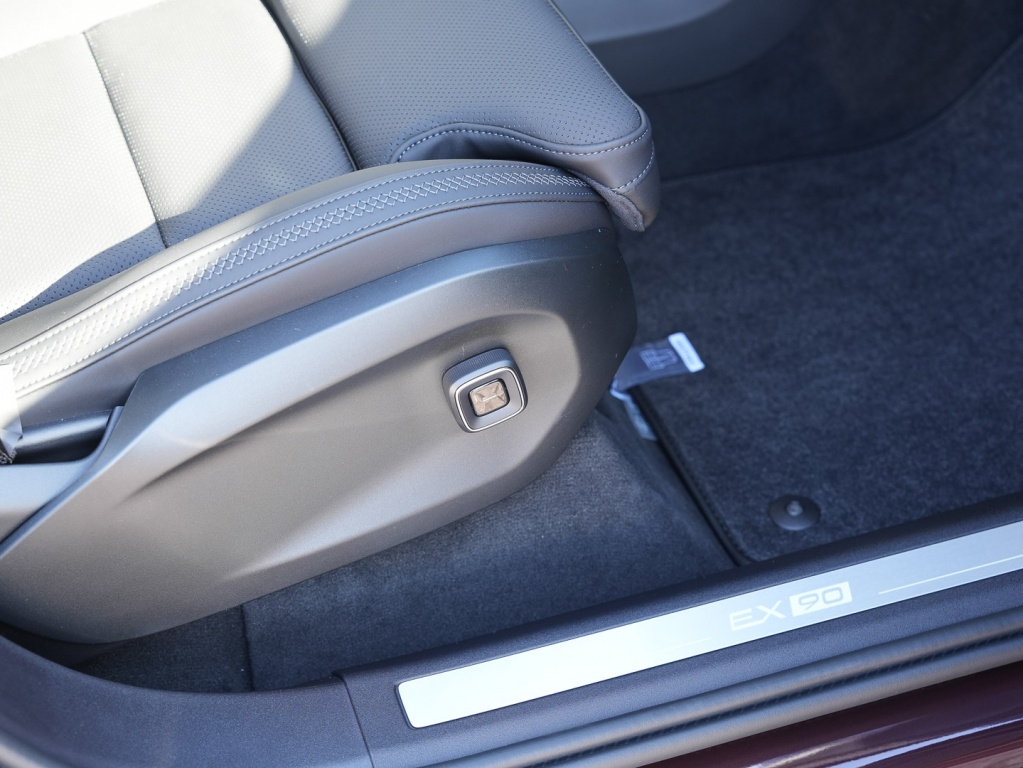 Volvo Ex90
