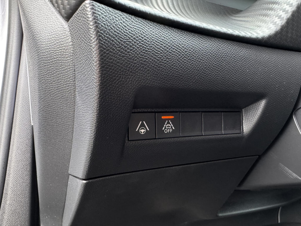 Peugeot E-2008