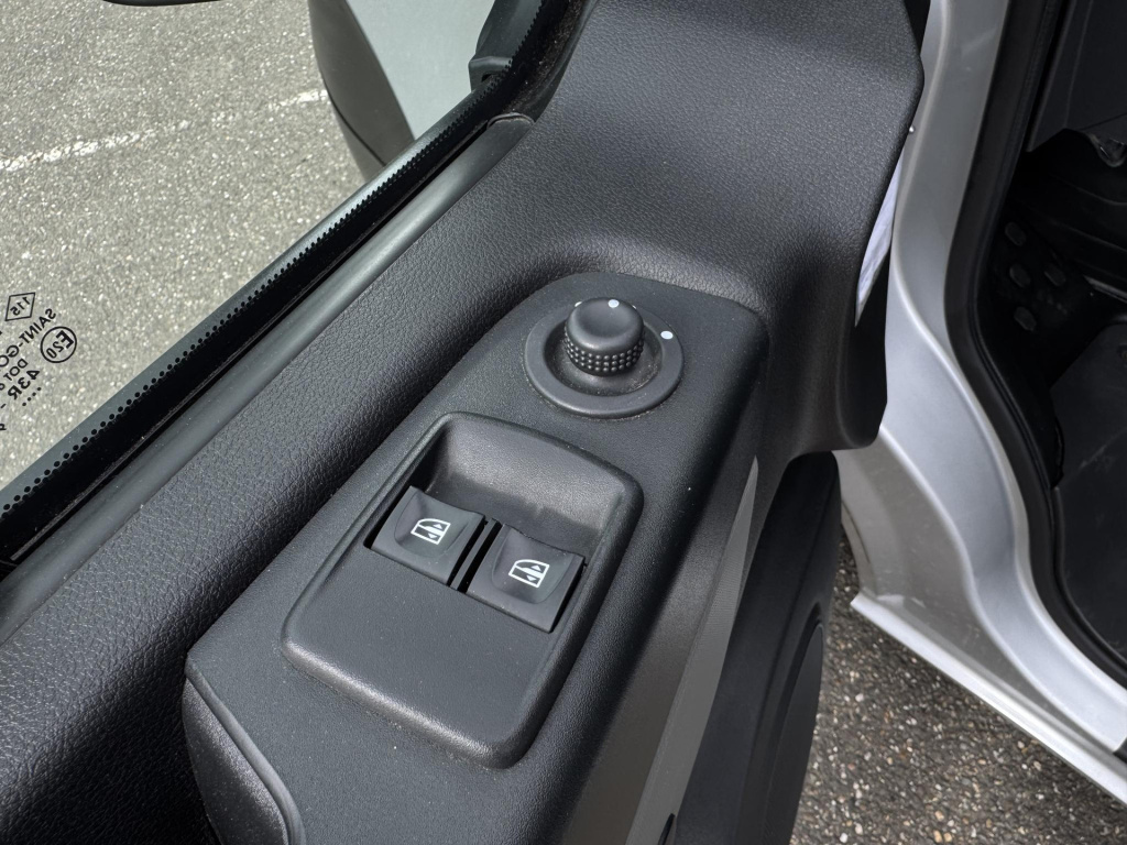 Nissan Nv300