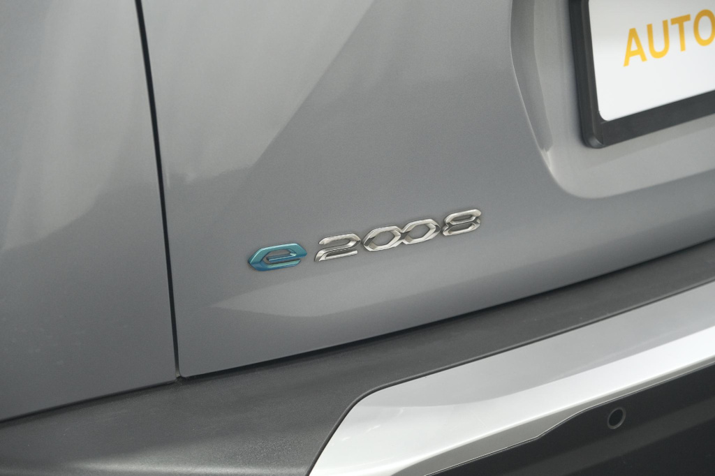 Peugeot E-2008