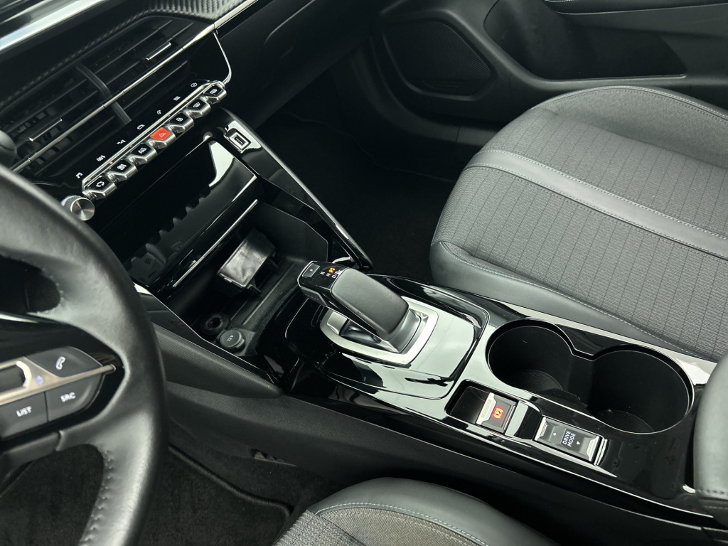Peugeot E-2008