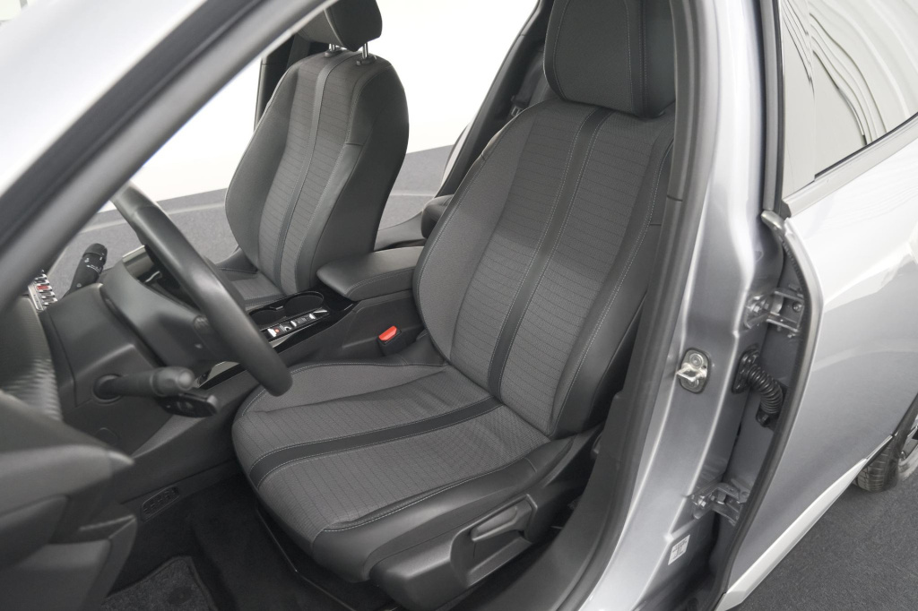 Peugeot E-2008