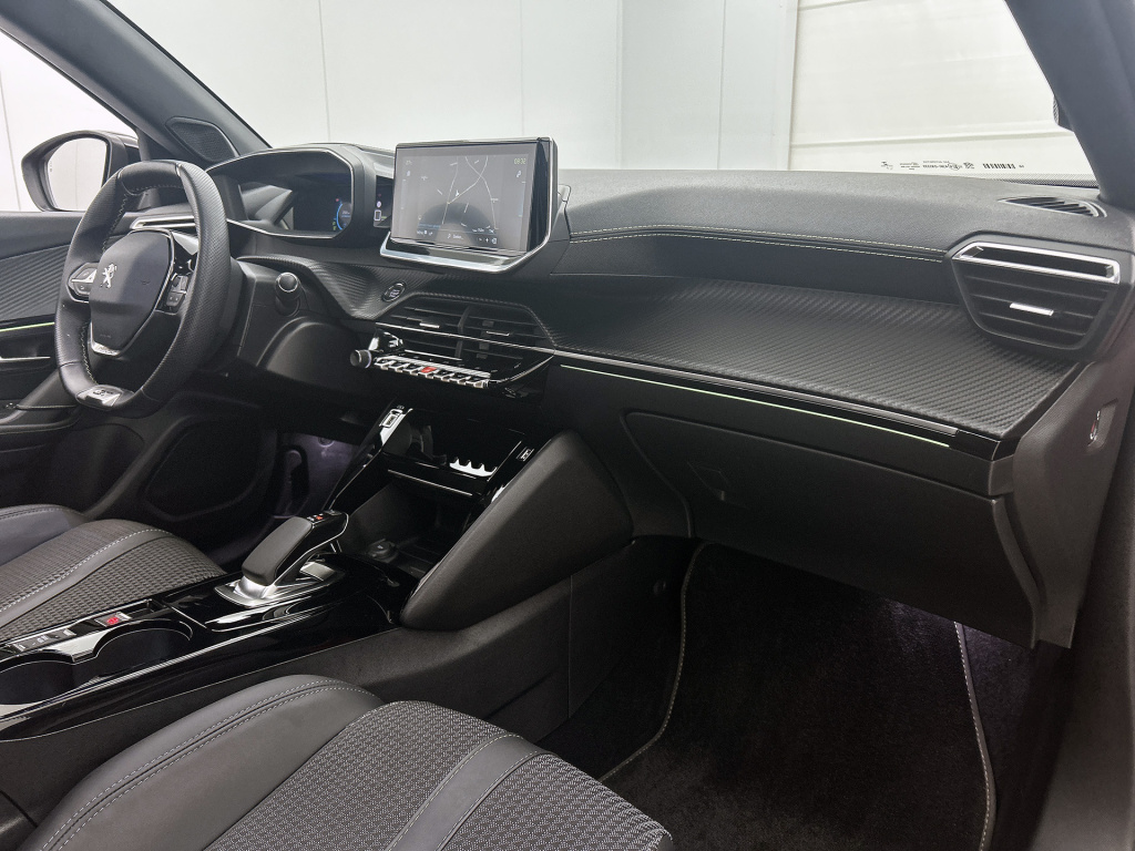 Peugeot E-2008