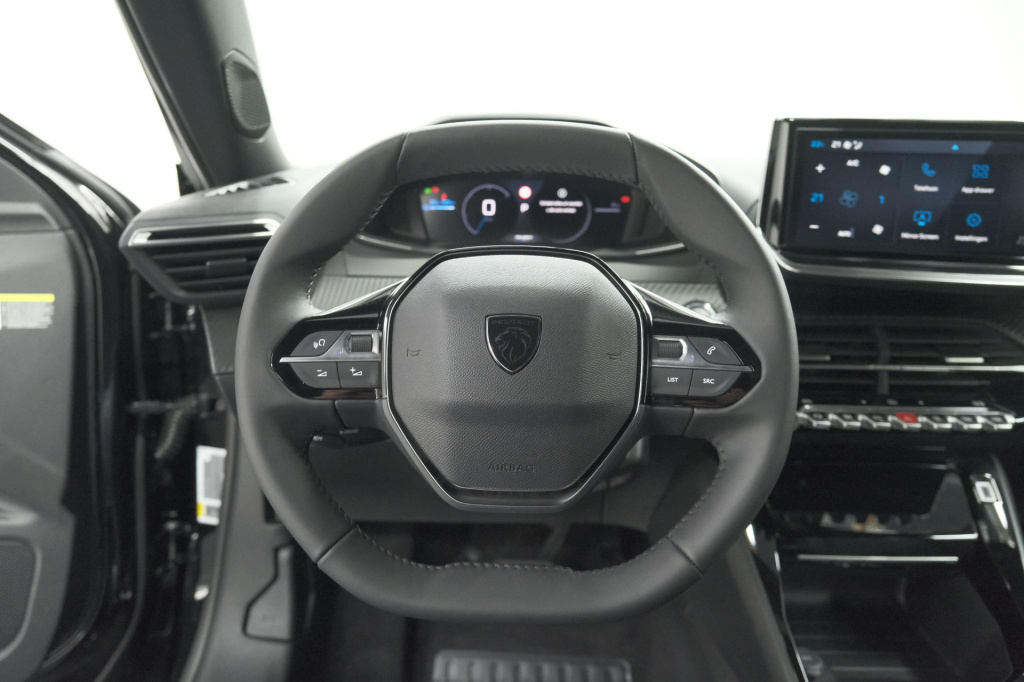 Peugeot E-2008