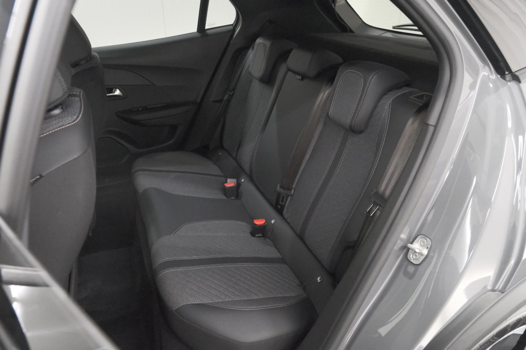 Peugeot E-2008