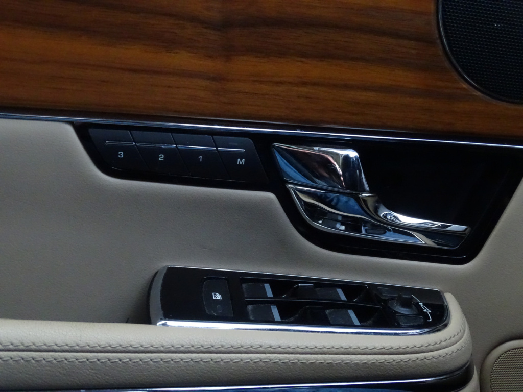 Jaguar Xj