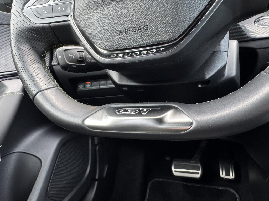Peugeot E-2008