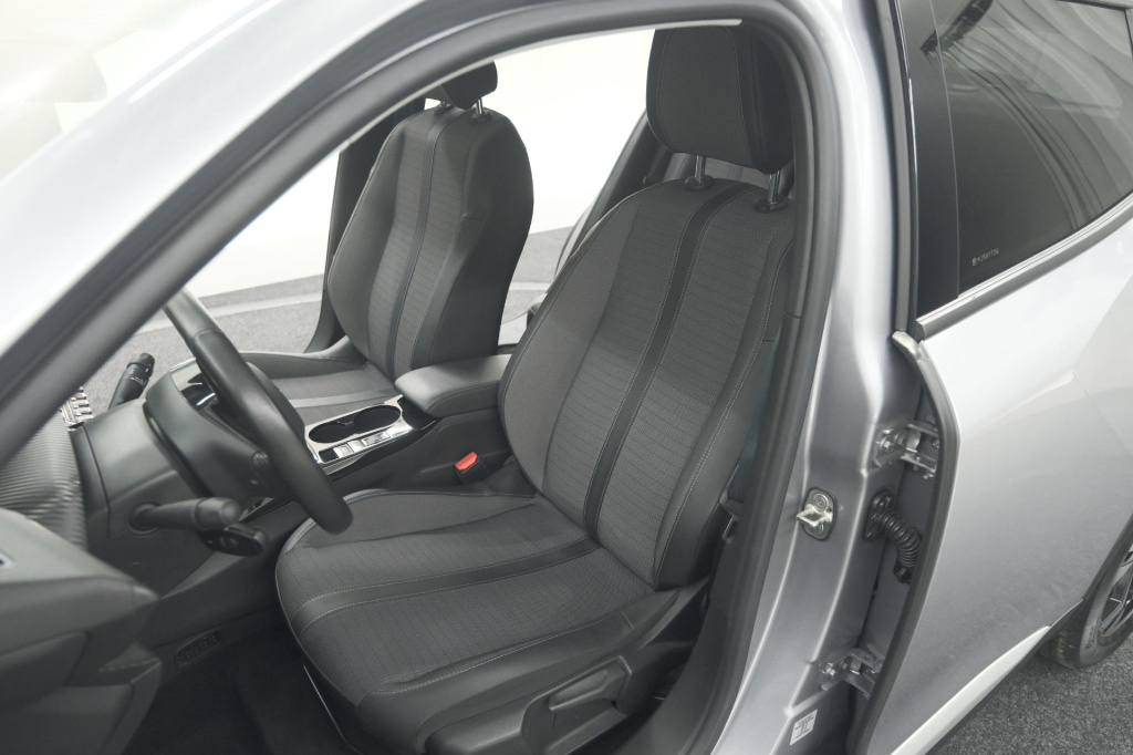 Peugeot E-2008