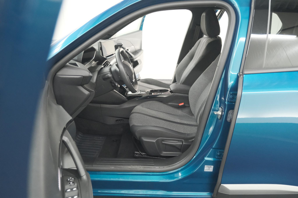 Peugeot E-2008