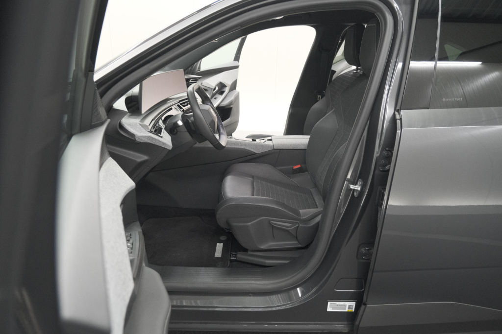 Peugeot E-3008