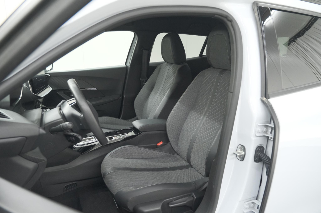 Peugeot E-2008
