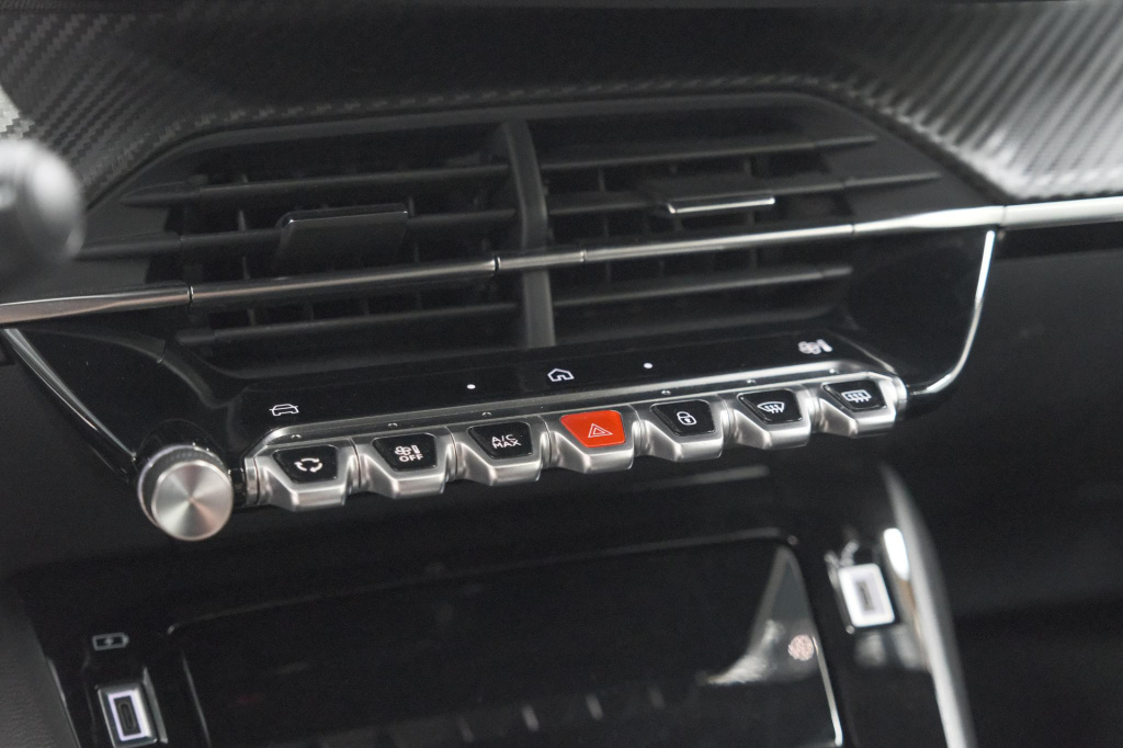 Peugeot E-2008