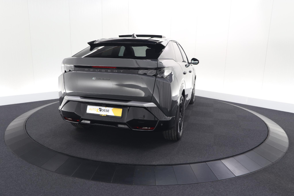 Peugeot E-3008