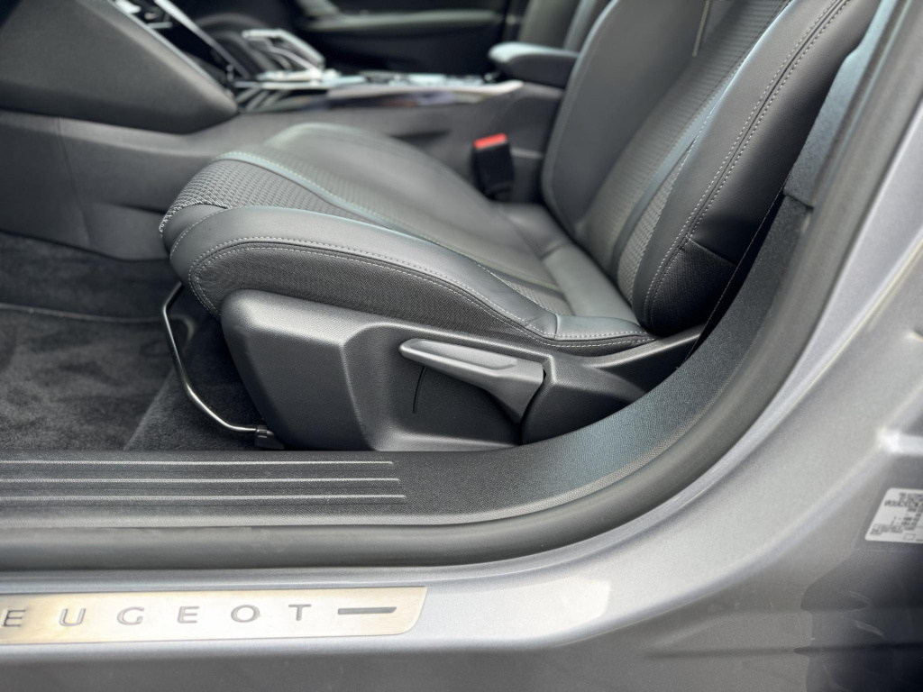 Peugeot E-2008