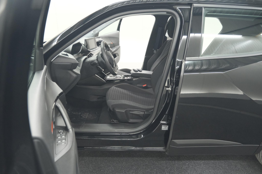 Peugeot E-2008
