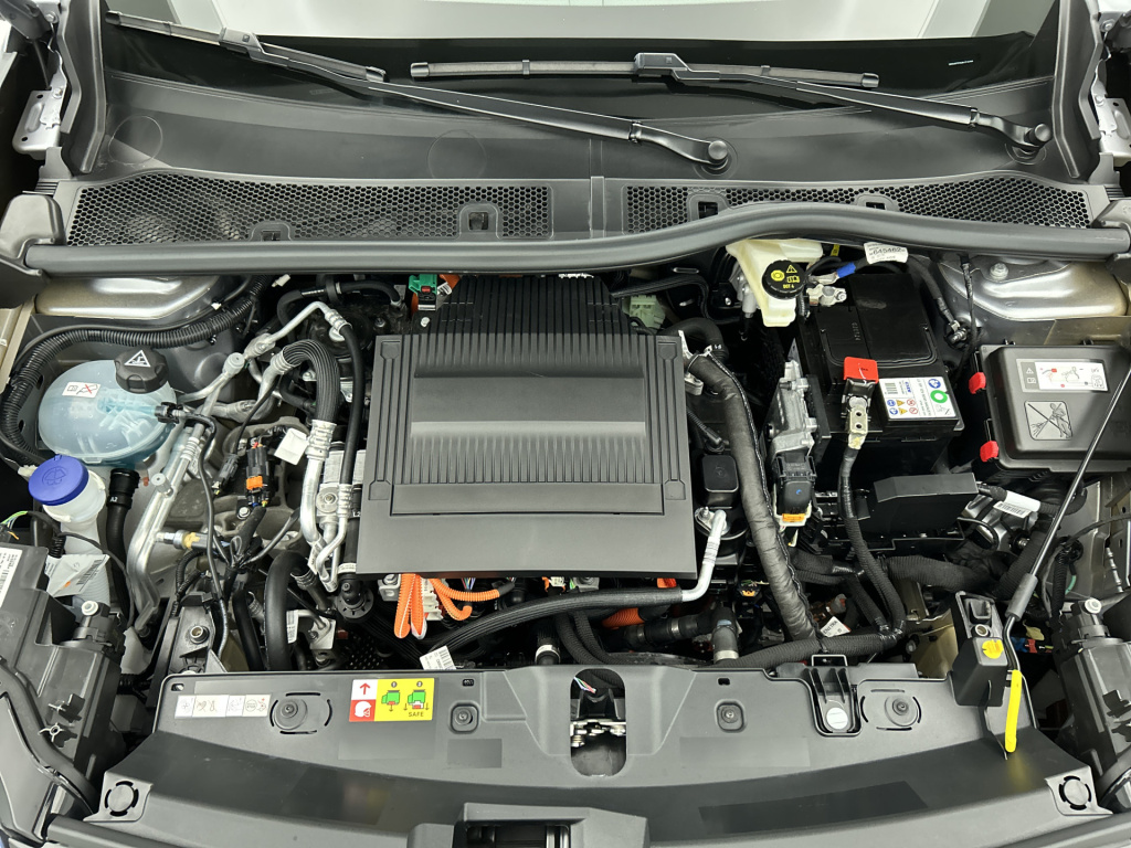 Peugeot E-2008