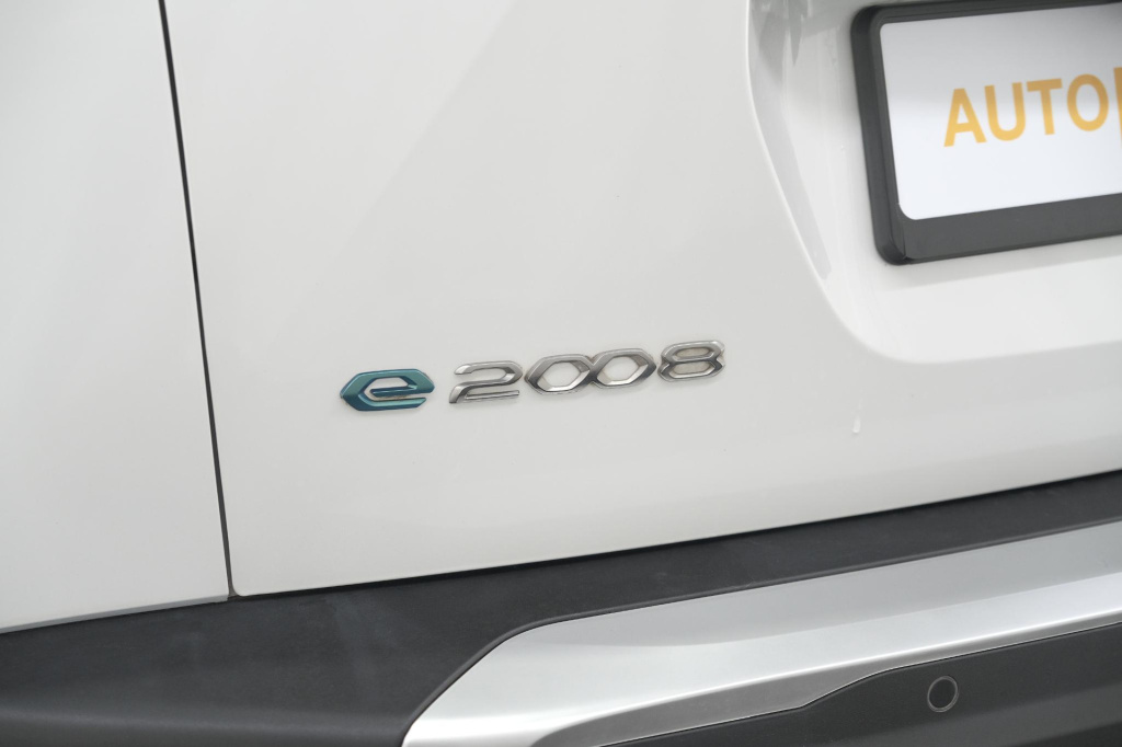 Peugeot E-2008