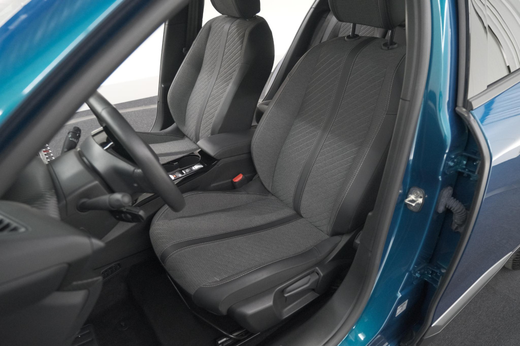 Peugeot E-2008