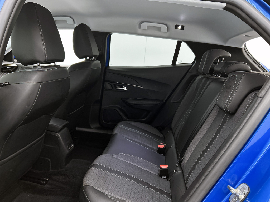 Peugeot E-2008