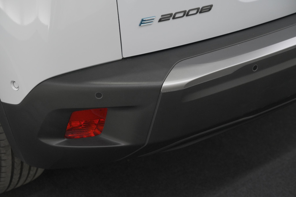 Peugeot E-2008