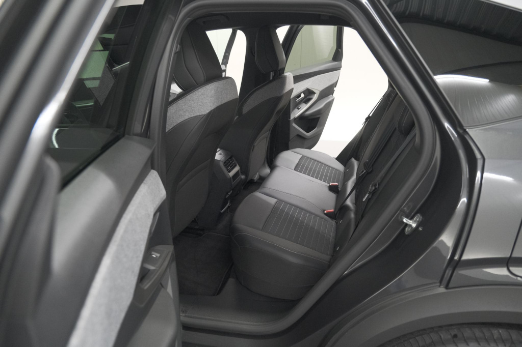Peugeot E-3008