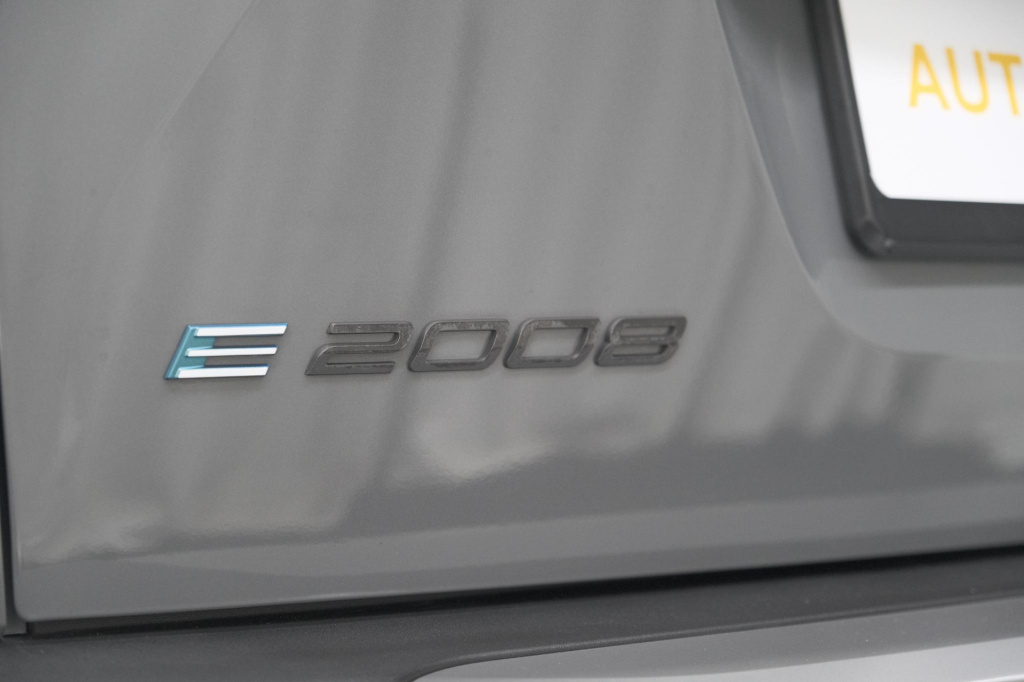 Peugeot E-2008
