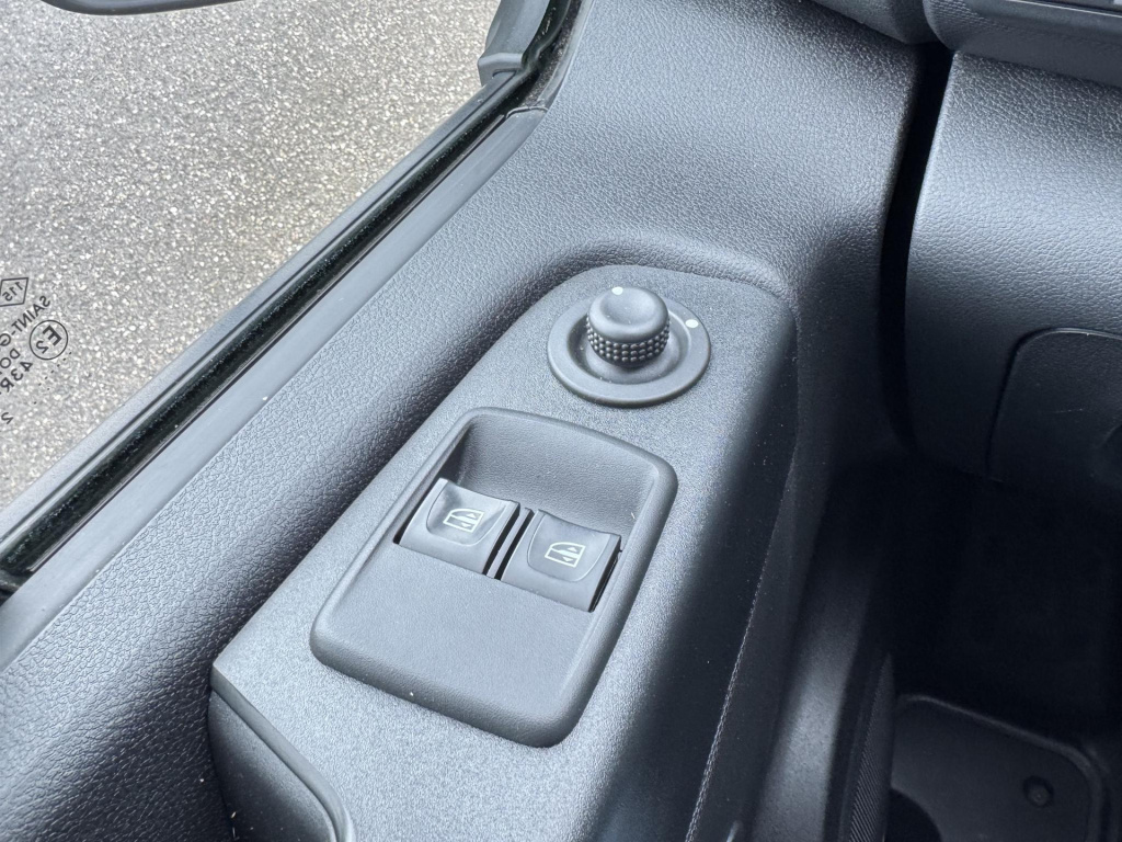 Nissan Nv300