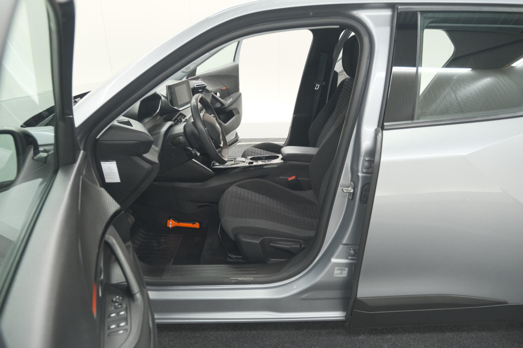 Peugeot E-2008