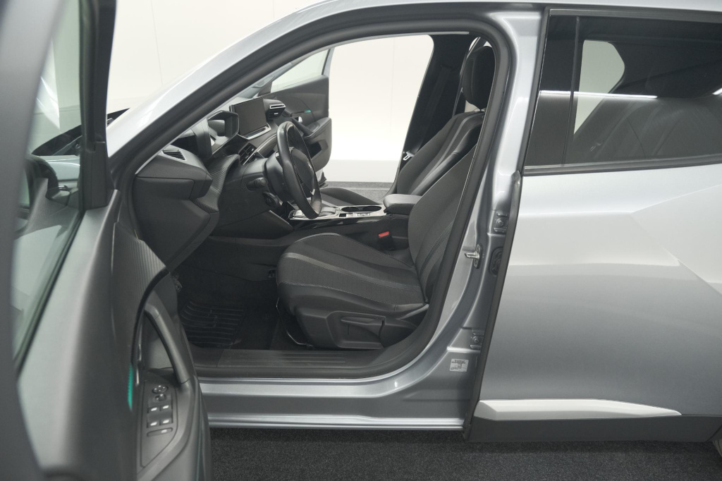 Peugeot E-2008