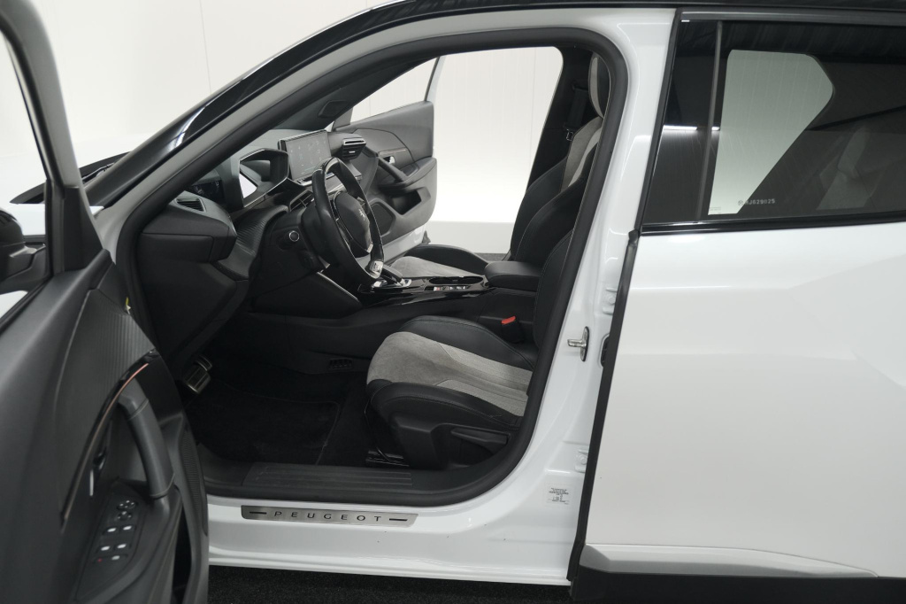 Peugeot E-2008
