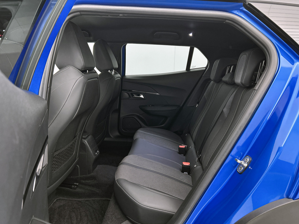 Peugeot E-2008