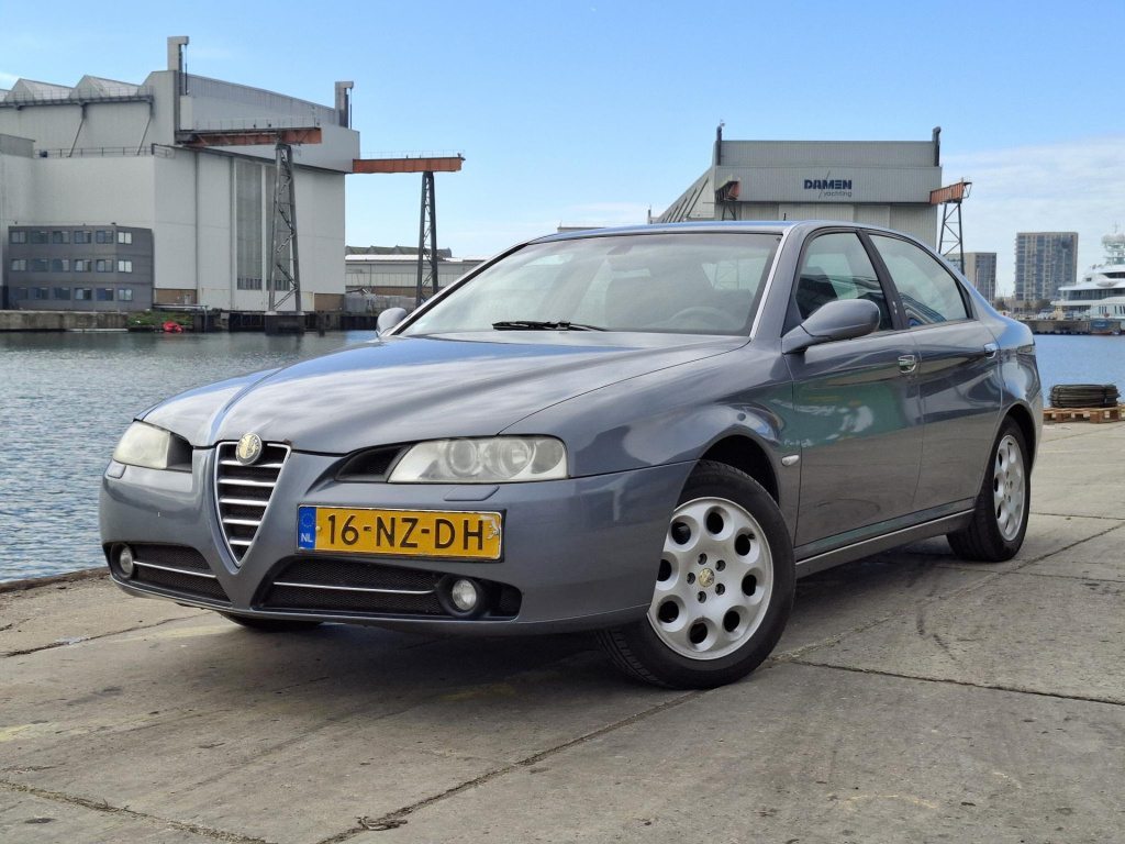Alfa Romeo 166