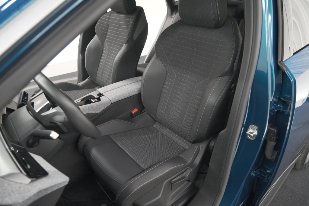 Peugeot E-3008