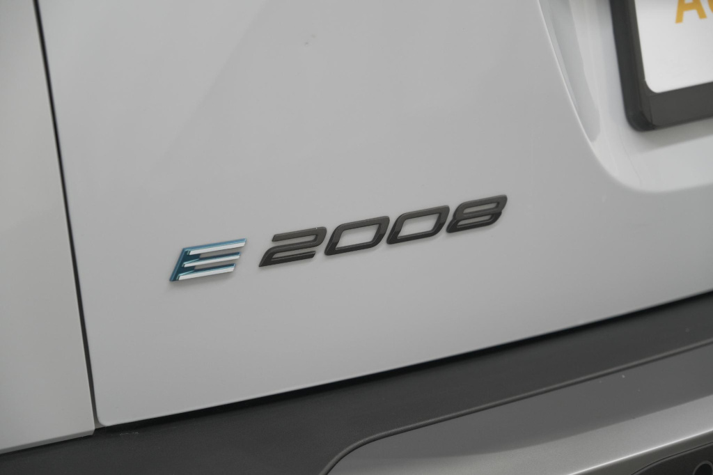Peugeot E-2008