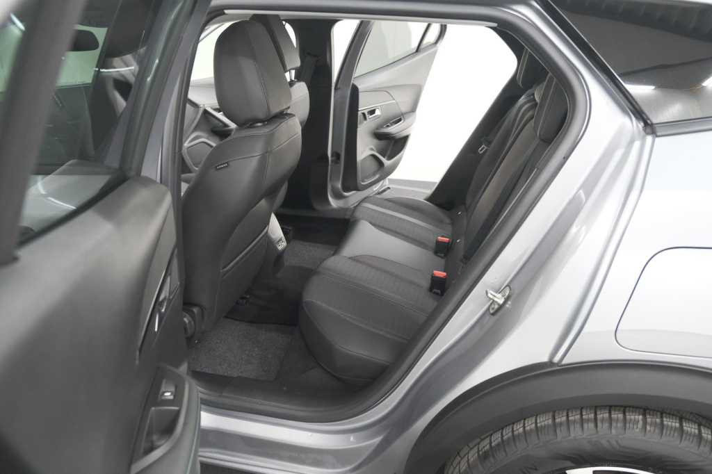 Peugeot E-2008
