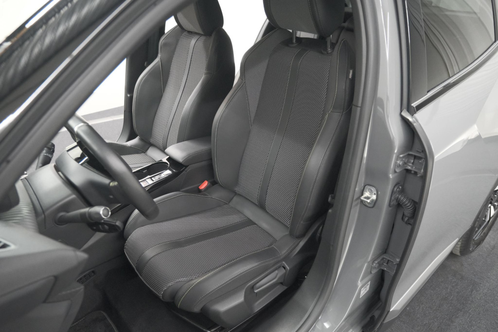 Peugeot E-2008