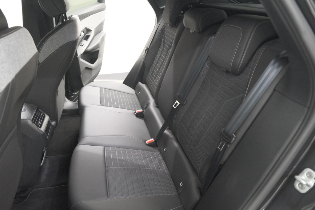 Peugeot E-3008