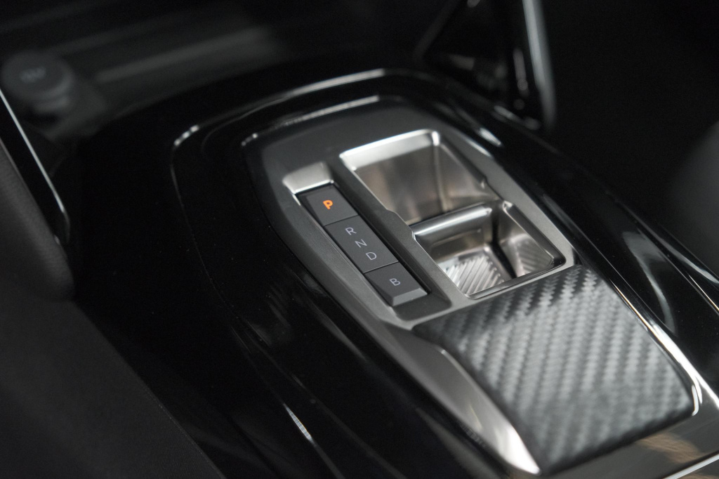 Peugeot E-2008