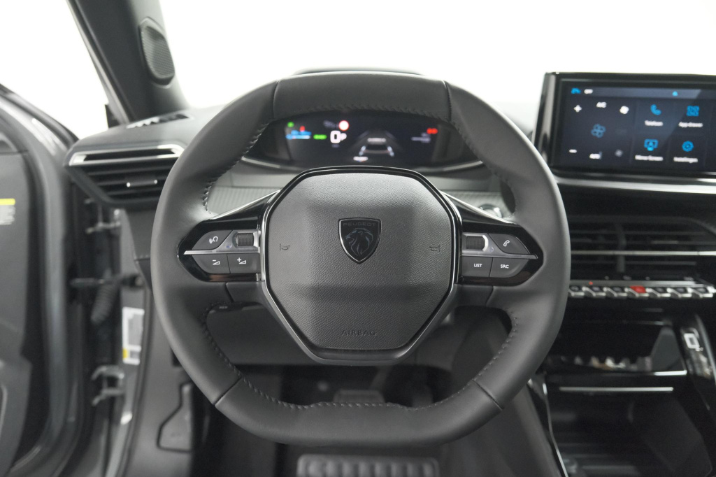 Peugeot E-2008