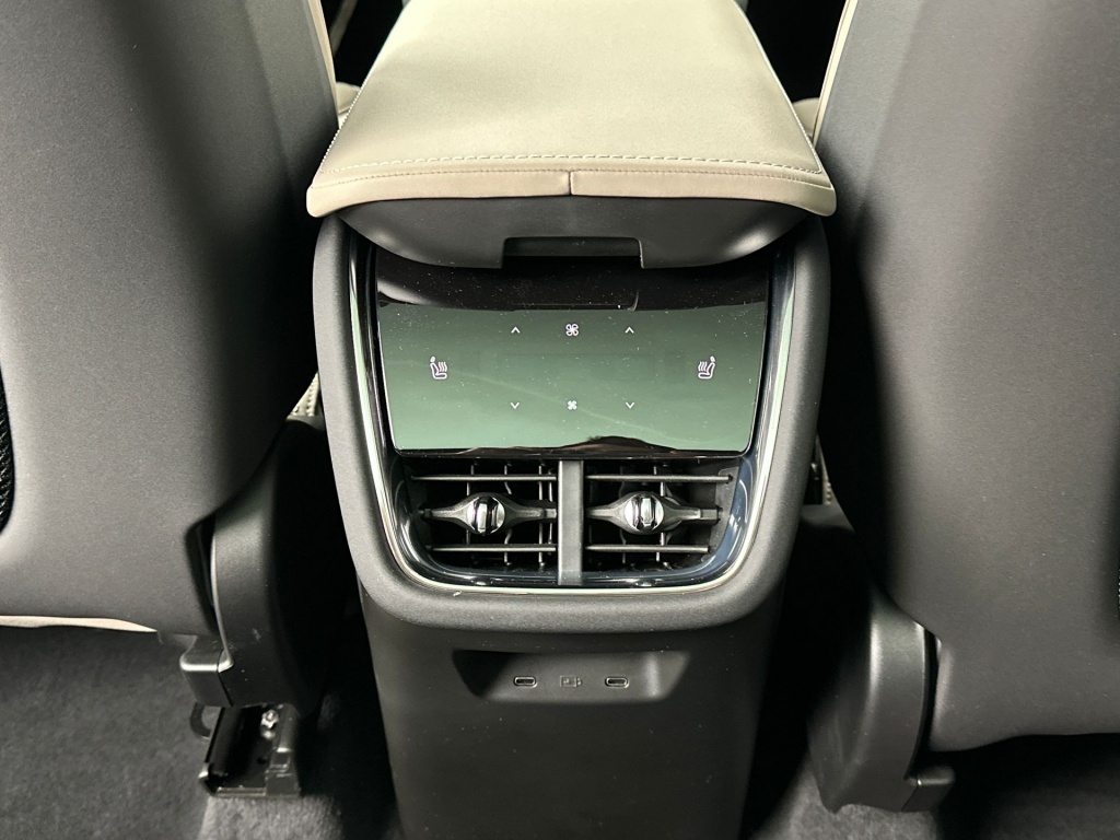 Volvo Ex90