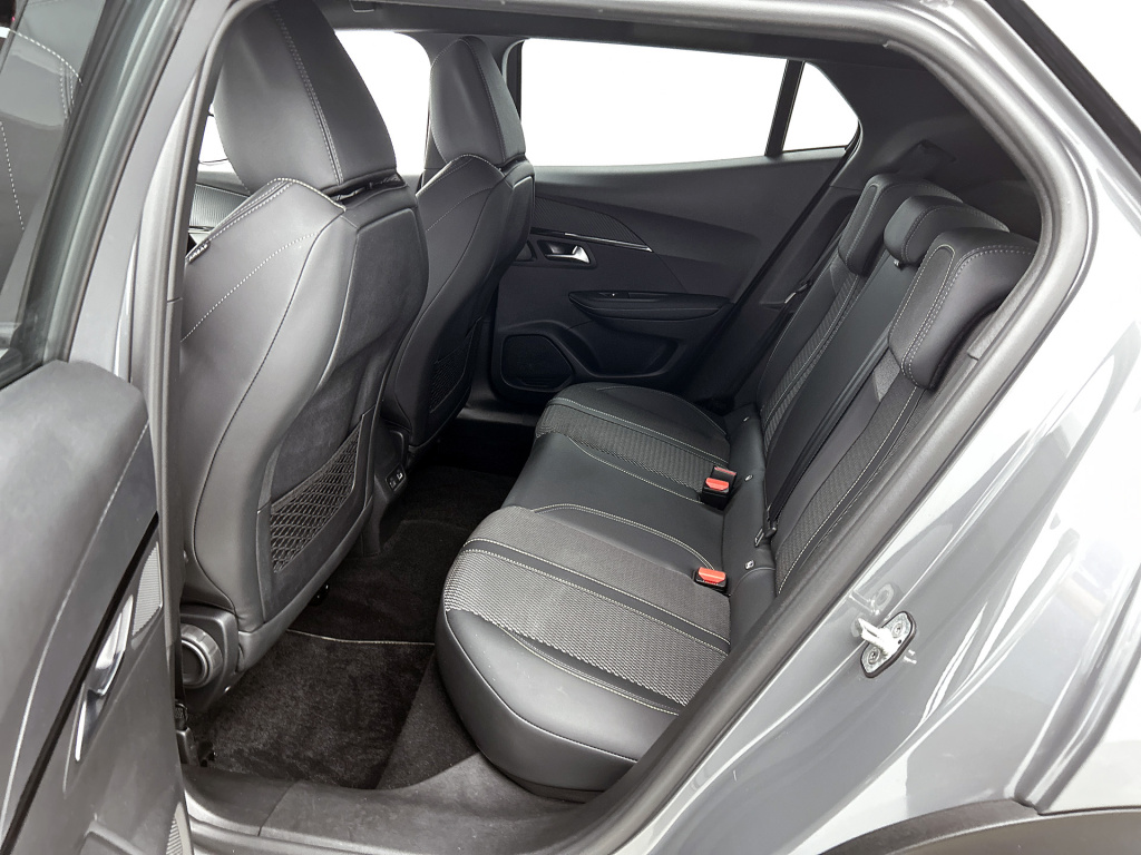 Peugeot E-2008