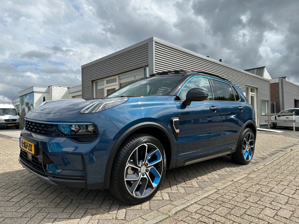 Lynk & Co 01