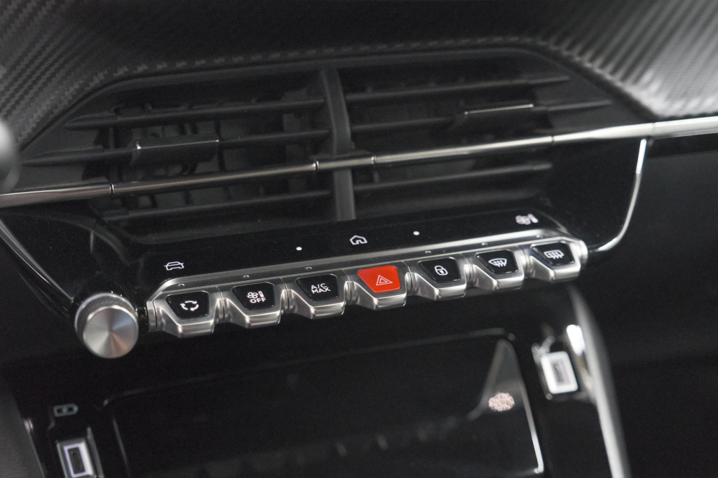Peugeot E-2008