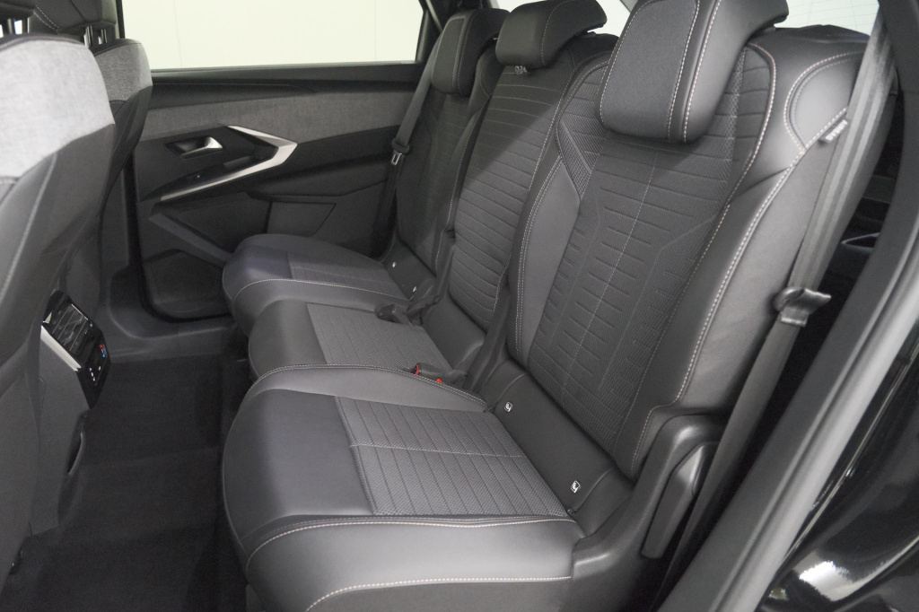 Peugeot E-5008