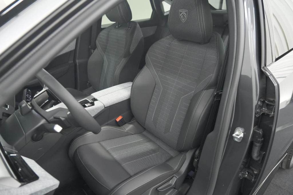 Peugeot E-3008