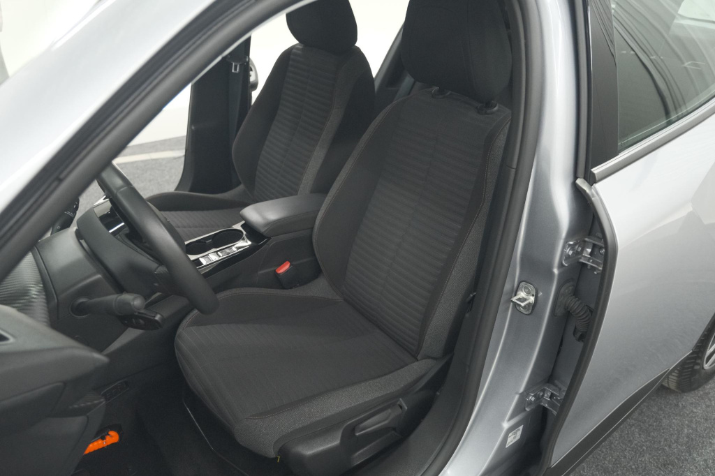 Peugeot E-2008