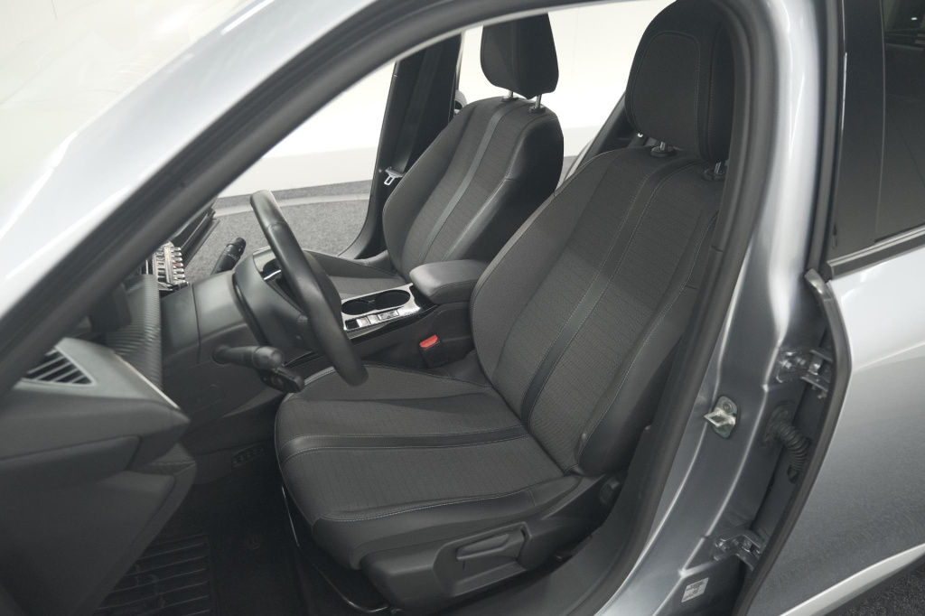 Peugeot E-2008