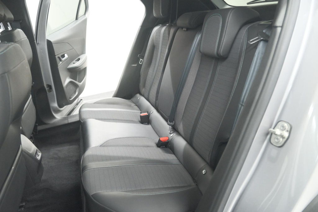 Peugeot E-2008