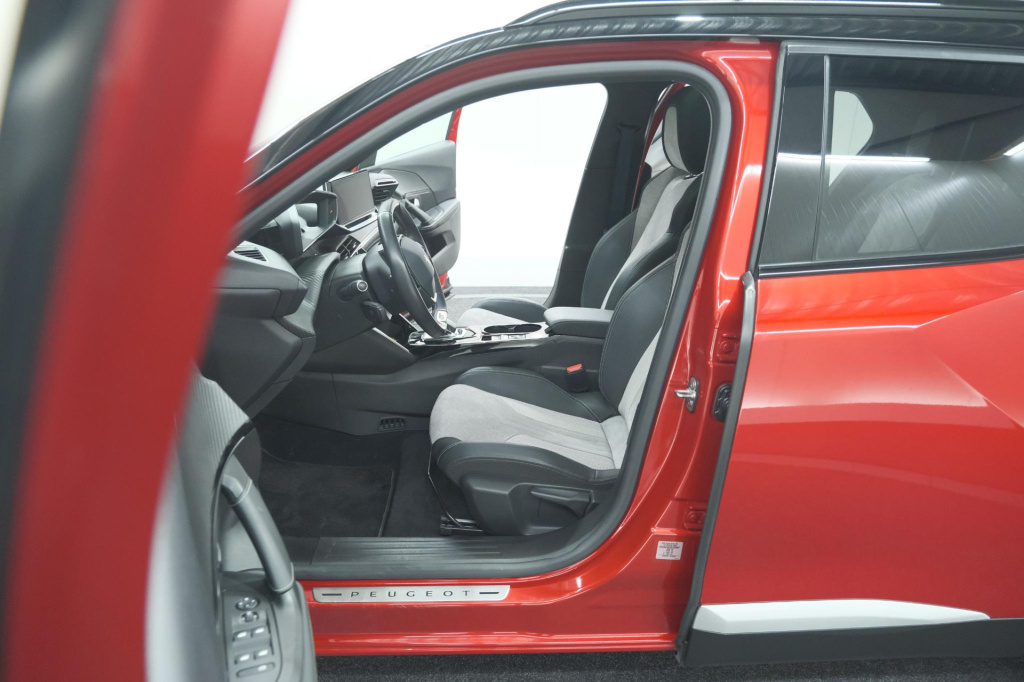 Peugeot E-2008