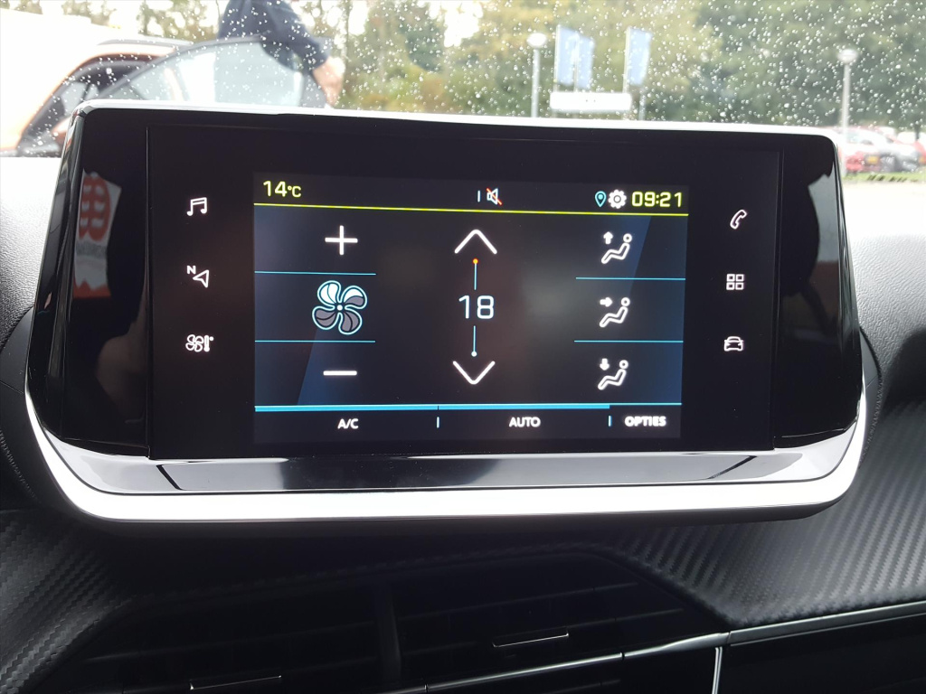 Peugeot E-2008